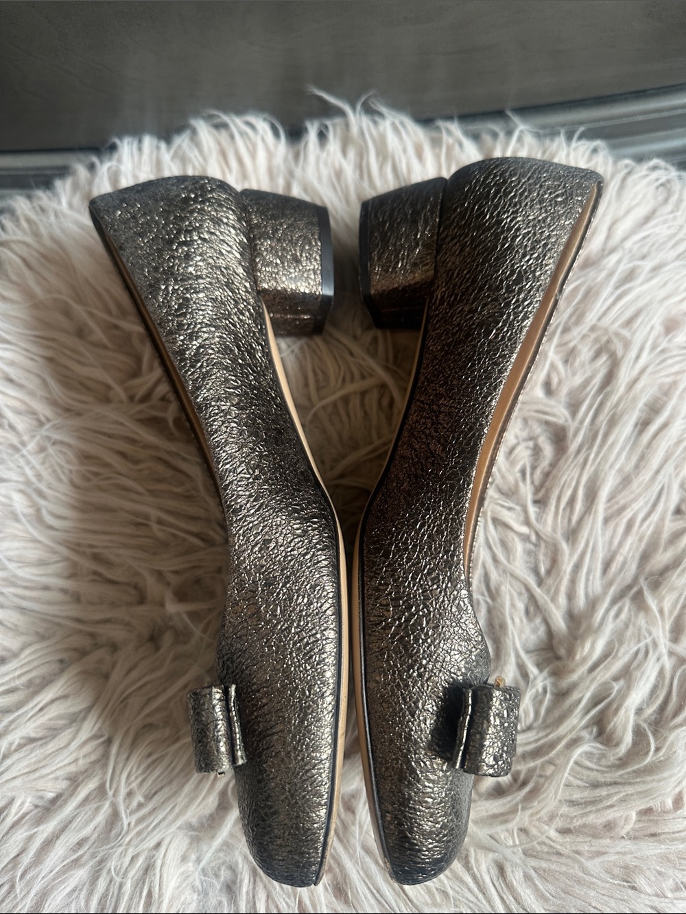 Salvatore Ferragamo Metallic Vara Bow Flats - Picture 2 of 7